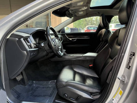 2017 Volvo S90 T5 Momentum