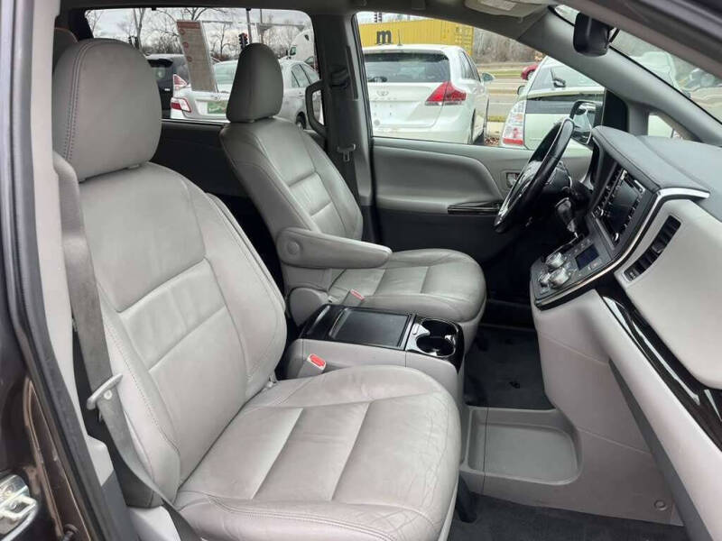 2019 Toyota Sienna XLE 8-Passenger