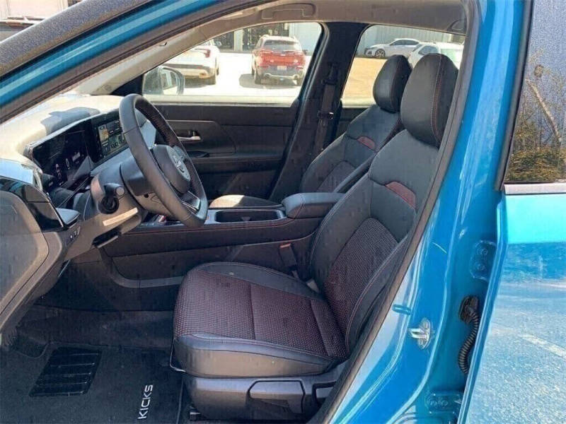 2025 Nissan Kicks SR