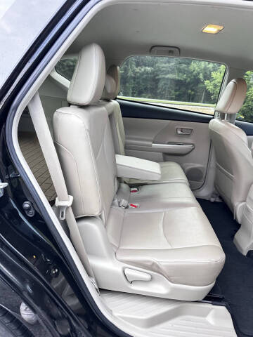 2013 Toyota Prius v Five