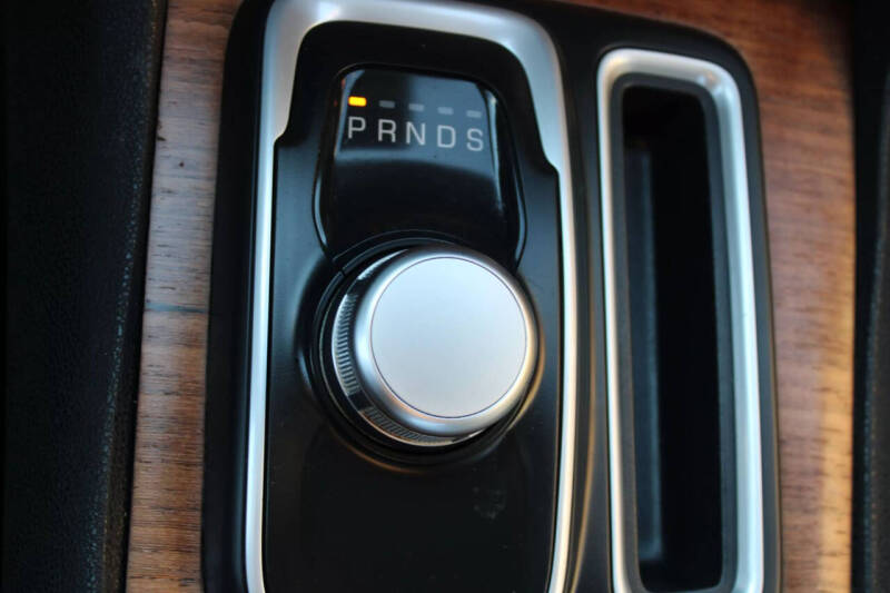 2017 Chrysler 300 C Platinum