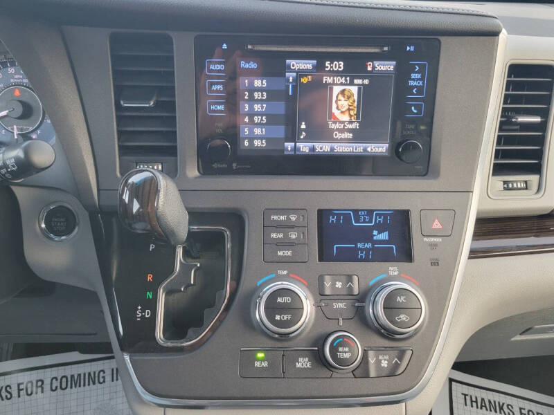 2015 Toyota Sienna XLE 8-Passenger