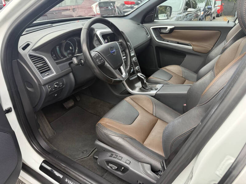 2016 Volvo XC60 T5 Drive-E Platinum