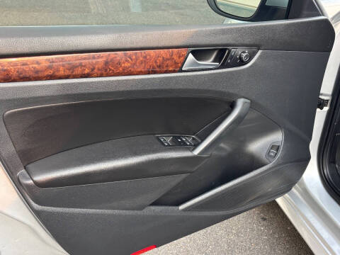 2012 Volkswagen Passat TDI SEL Premium