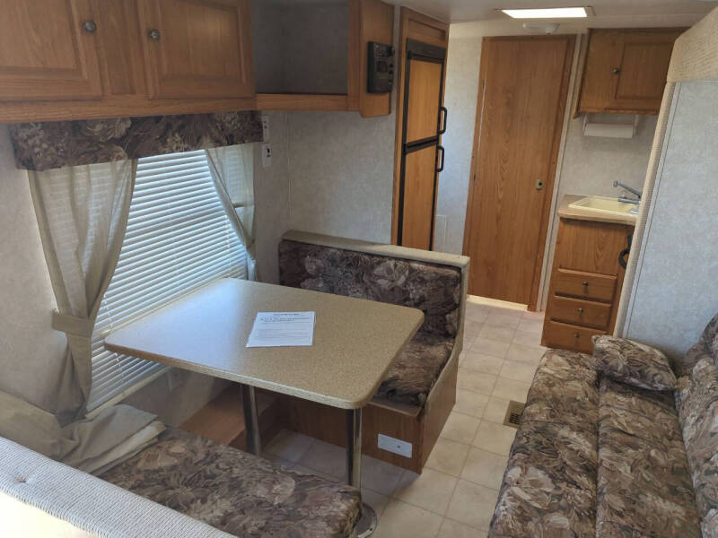 2006 Forest River WILDWOOD 23T Camp Trailer