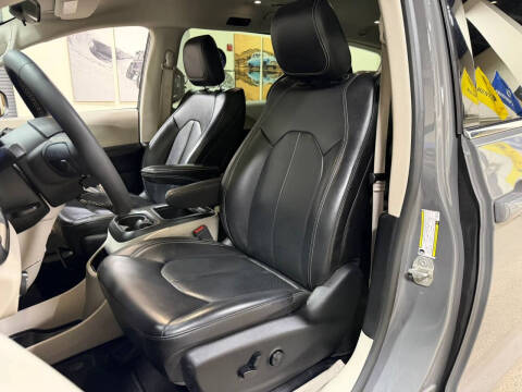 2023 Chrysler Pacifica Plug-In Hybrid Touring L