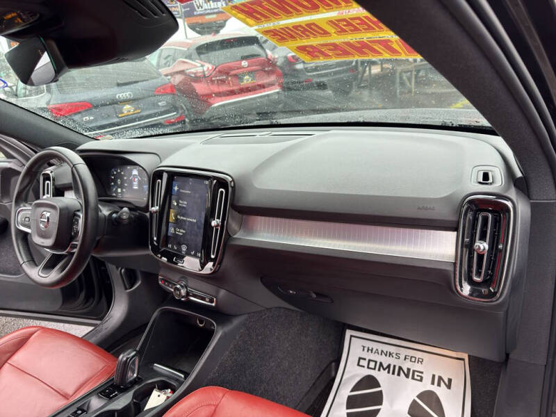 2019 Volvo XC40 T5 Momentum