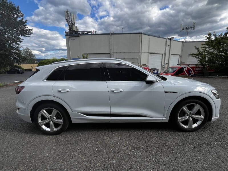 2019 Audi e-tron quattro Premium Plus