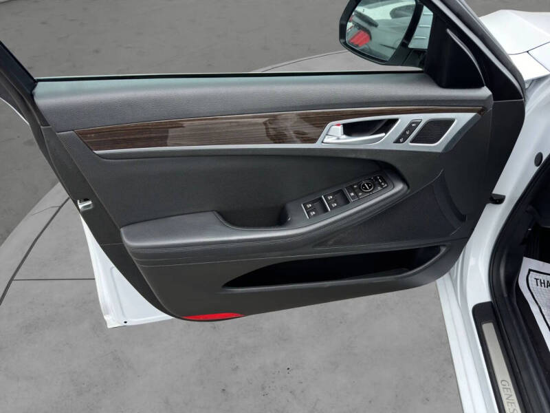 2017 Genesis G80