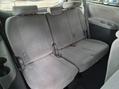 2017 Toyota Sienna LE 8-Passenger