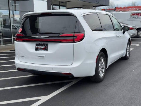 2025 Chrysler Pacifica Select