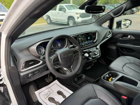 2025 Chrysler Pacifica Select