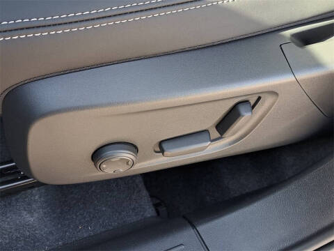 2026 Volvo XC40 B5 Ultra Black Edition