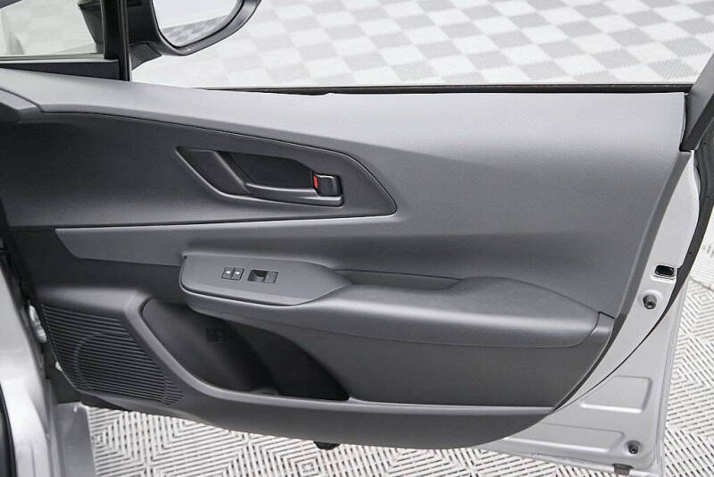 2025 Toyota Prius LE