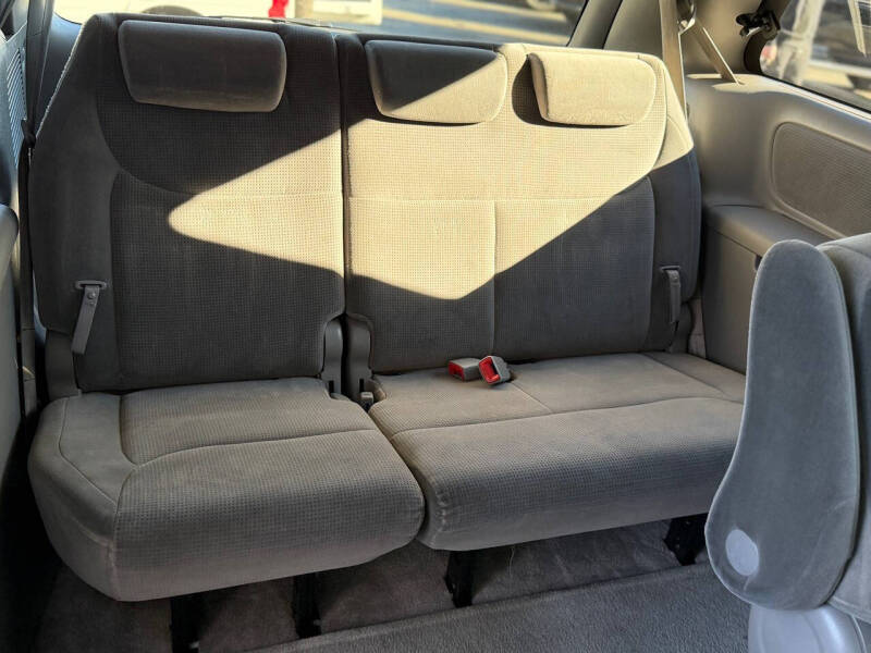 2005 Toyota Sienna LE 7 Passenger