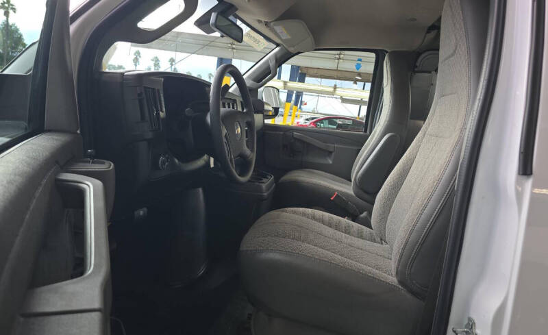 2025 Chevrolet Express 2500