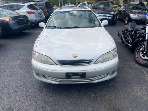 2000 Lexus ES 300 for sale at Whiting Motors in Plainville CT