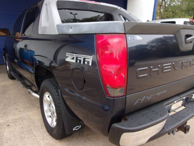 2004 Chevrolet Avalanche Base photo 7