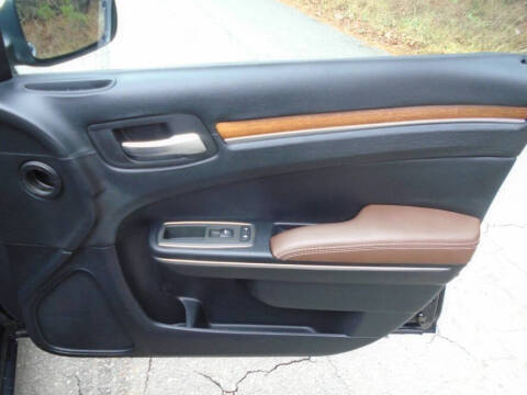 2013 Chrysler 300 C John Varvatos Luxury Edition