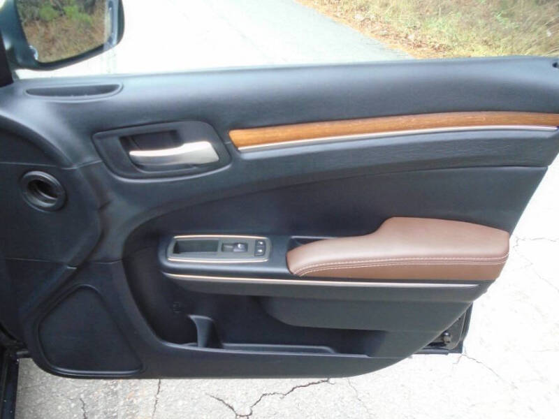 2013 Chrysler 300 C John Varvatos Luxury Edition