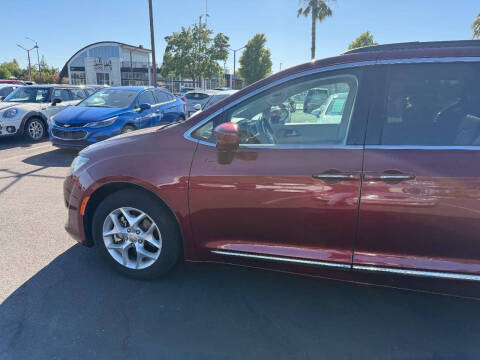 2017 Chrysler Pacifica Touring-L
