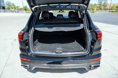 2017 Porsche Cayenne Platinum Edition