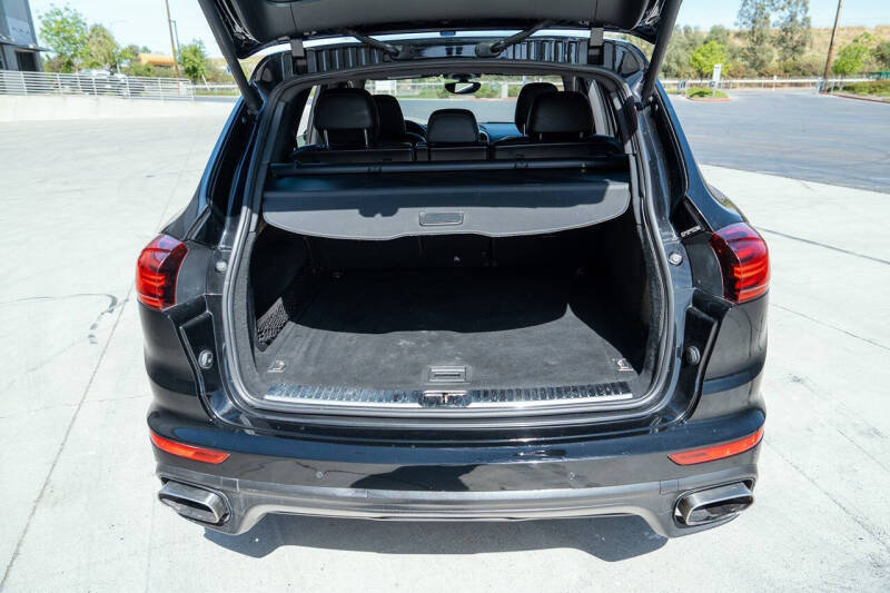 2017 Porsche Cayenne Platinum Edition