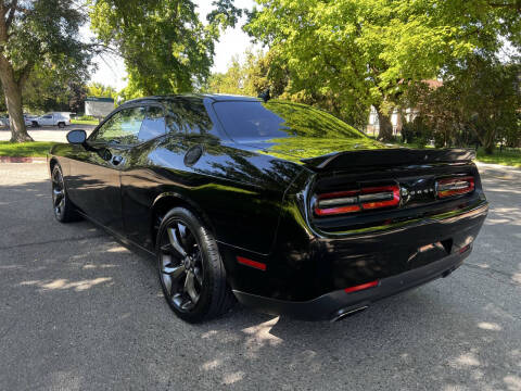 2018 Dodge Challenger SXT Plus