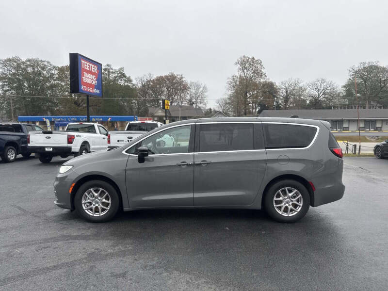 2025 Chrysler Pacifica Select