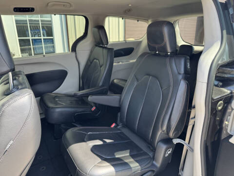 2017 Chrysler Pacifica Touring-L