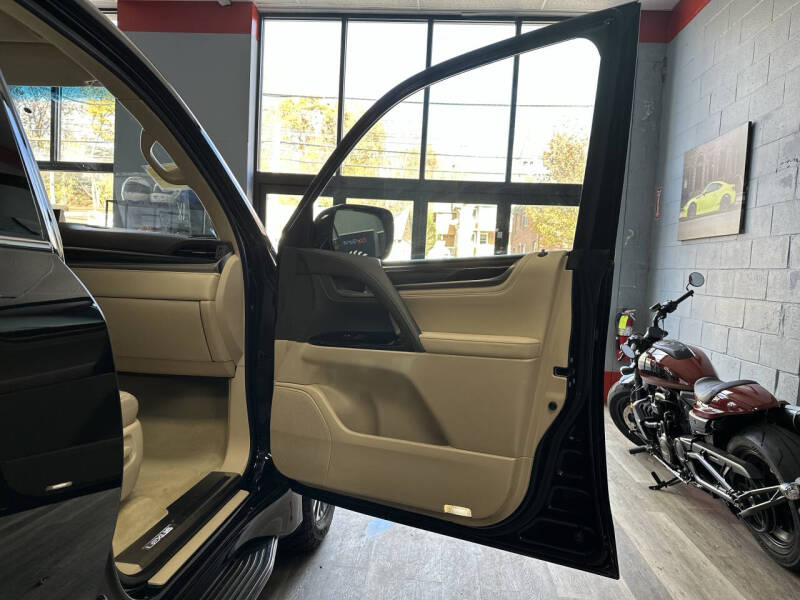 2018 Lexus LX 570 Two-Row