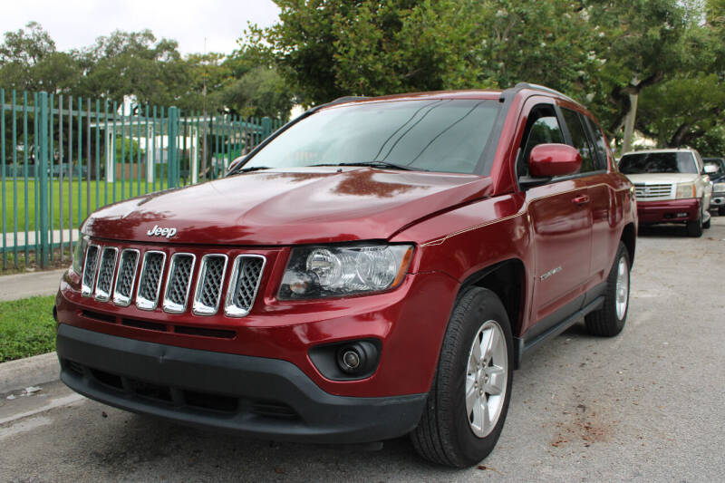 2017 Jeep Compass Latitude photo 2