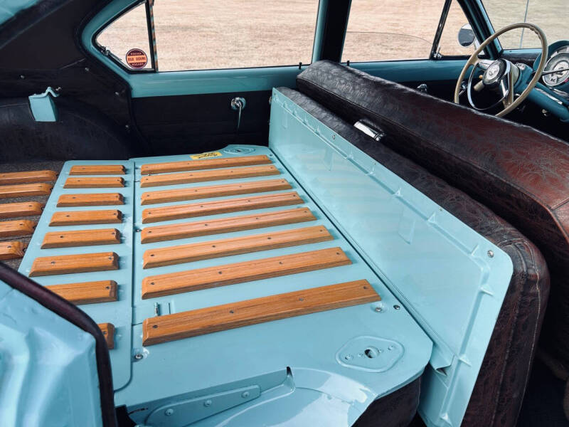 1952 Kaiser TRAVLER