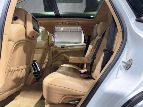 2013 Porsche Cayenne GTS