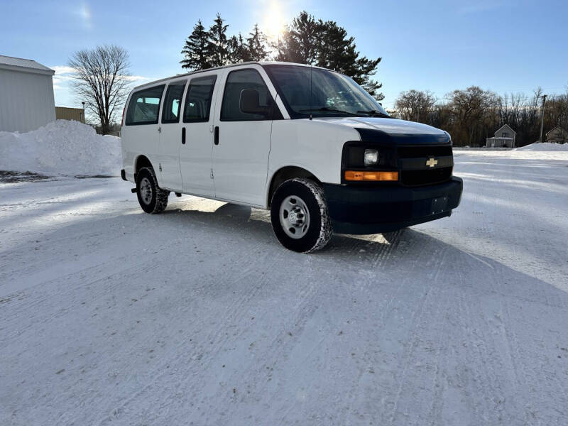 2017 Chevrolet Express Cargo Work Van's photo