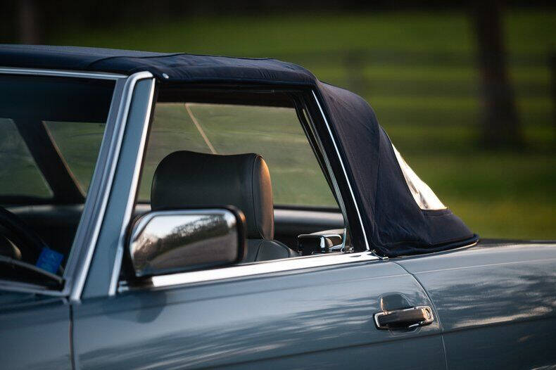 1986 Mercedes-Benz 560-Class 560 SL