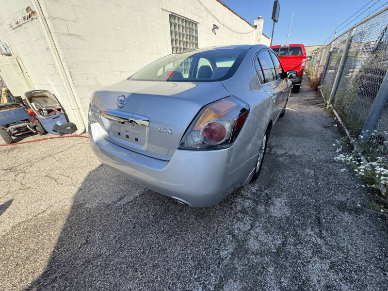 2011 Nissan Altima S photo 6