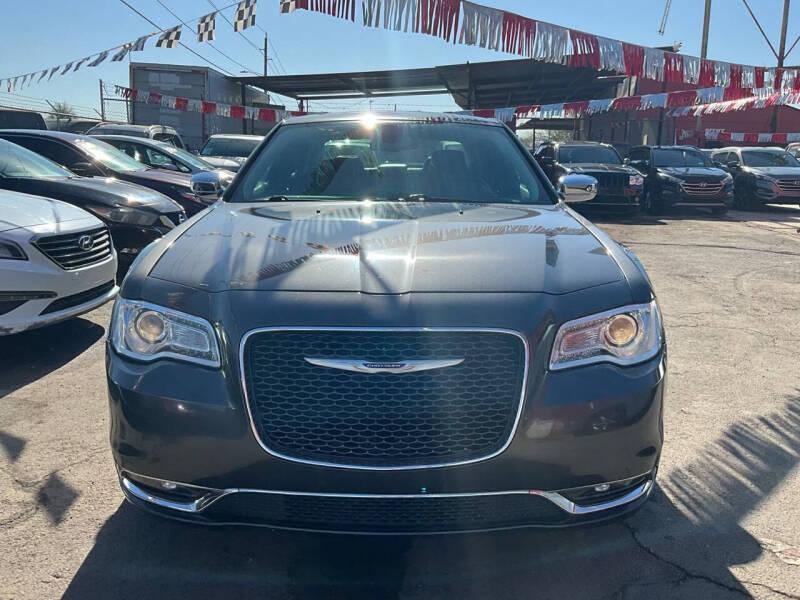 2020 Chrysler 300 for sale at M&M Diamond Cars LLC in Phoenix AZ