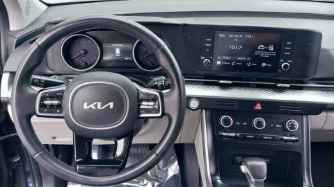 2024 Kia Carnival LX