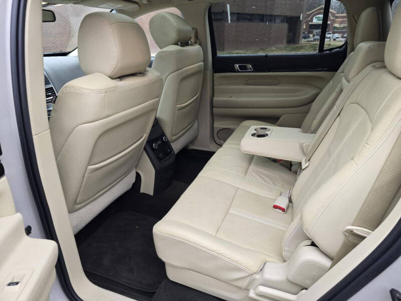 2019 Lincoln MKT Reserve