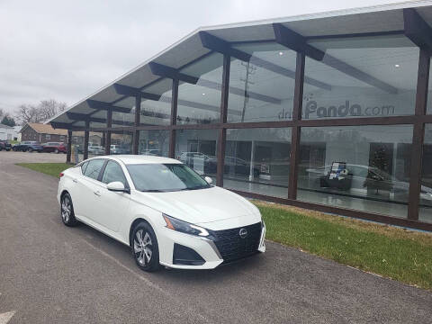 2023 Nissan Altima for sale at DrivePanda.com in Dekalb IL