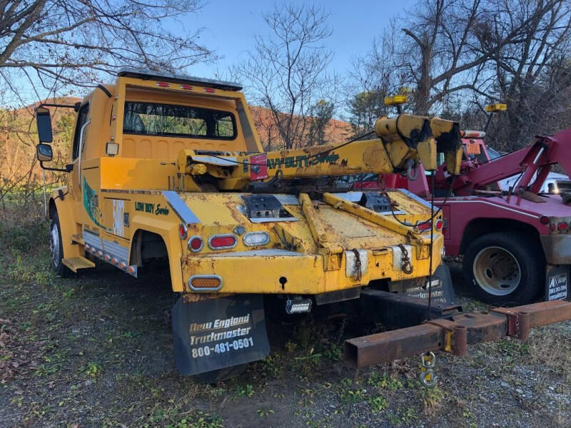 2006 Freightliner M2 106