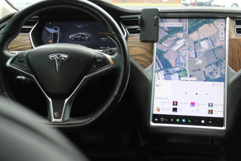 2016 Tesla Model S 70D