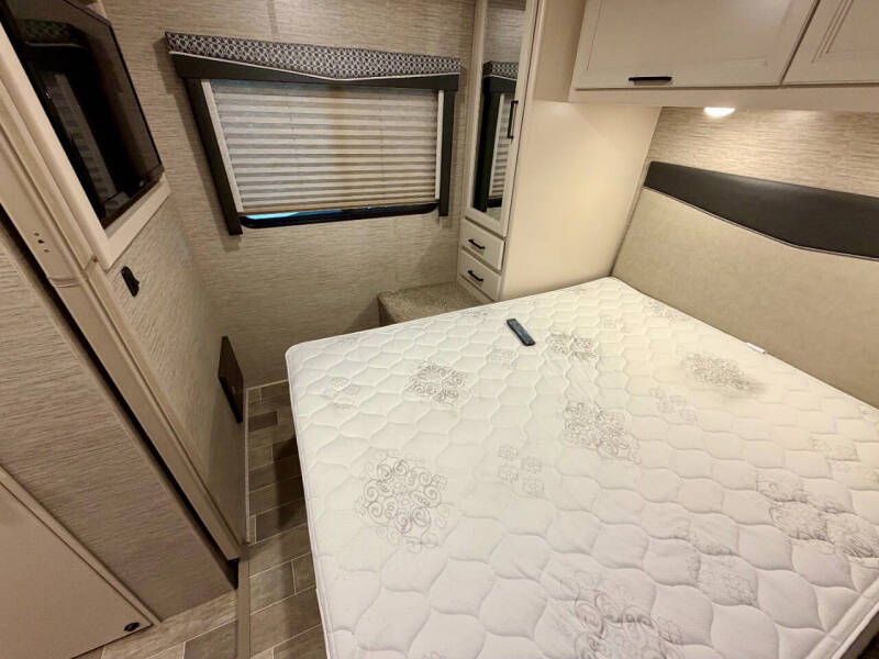 2021 Thor Motor Coach Chateau 28Z