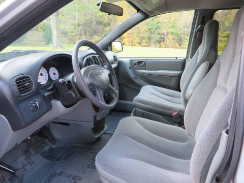 2004 Chrysler Town and Country Family Value