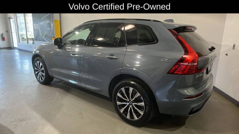 2024 Volvo XC60 B5 Core Dark Theme