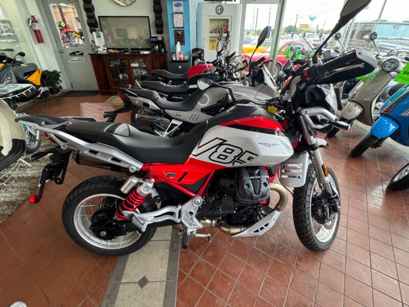 2025 Moto Guzzi V85 TT