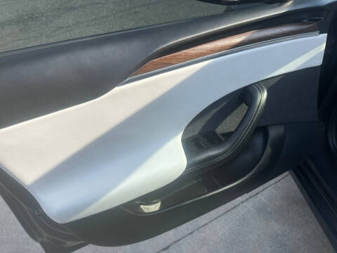 2022 Tesla Model S Plaid