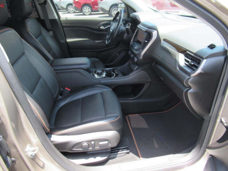 2023 GMC Acadia AT4
