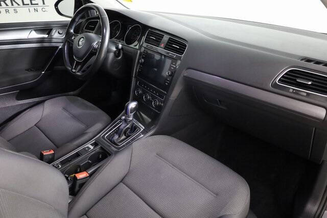 2017 Volkswagen e-Golf SE